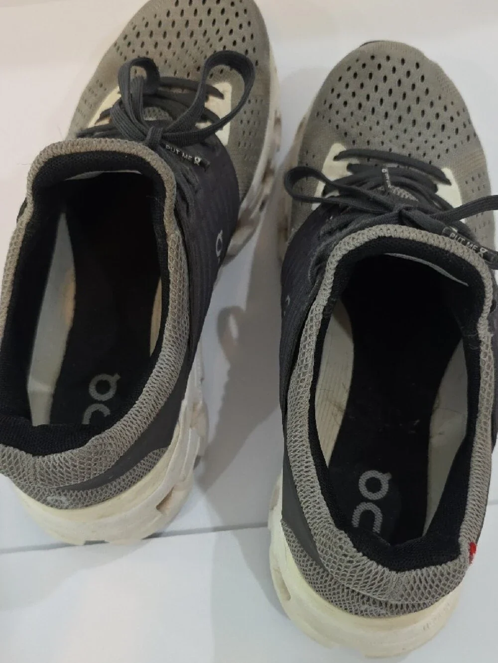 On Running CloudSwift Women's Shoes in Gray and Black Size 8